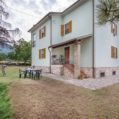 Сasa de vacaciones Amazing In Spoleto With Wifi